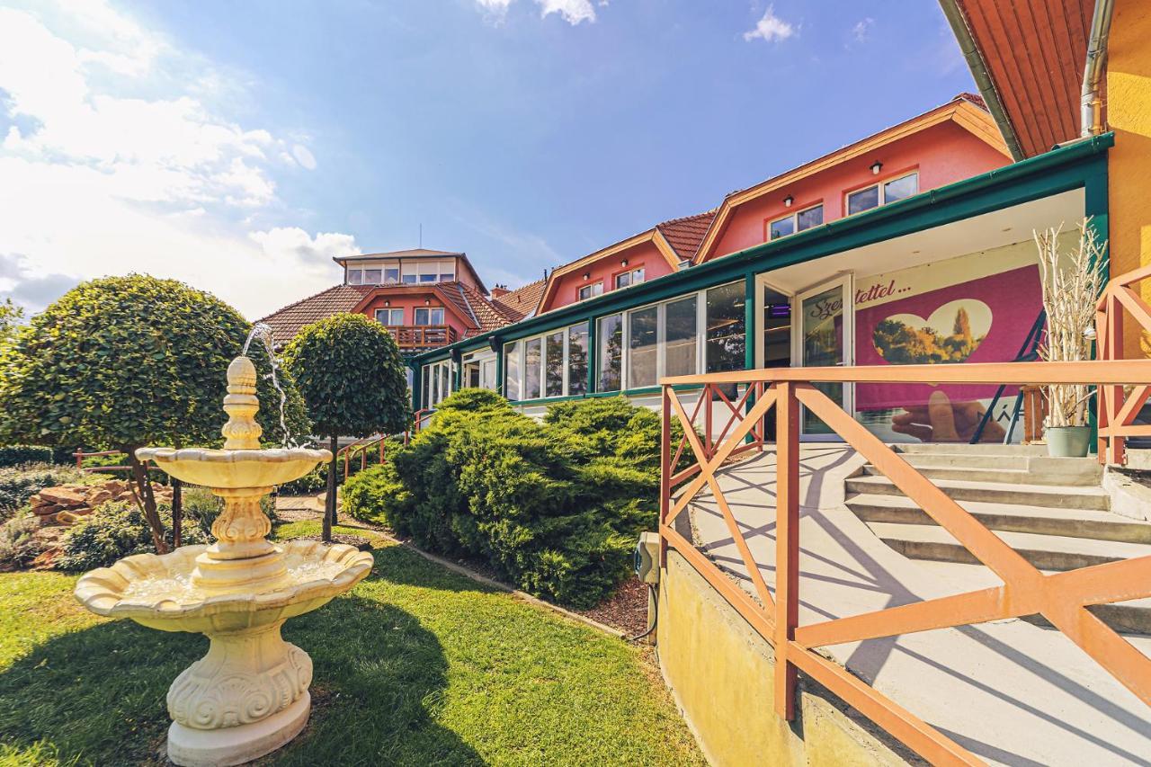 Martoni Resort & Restaurant Szigetszentmarton Exterior photo