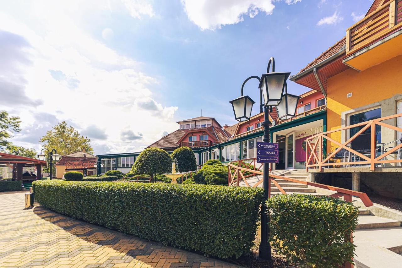 Martoni Resort & Restaurant Szigetszentmarton Exterior photo
