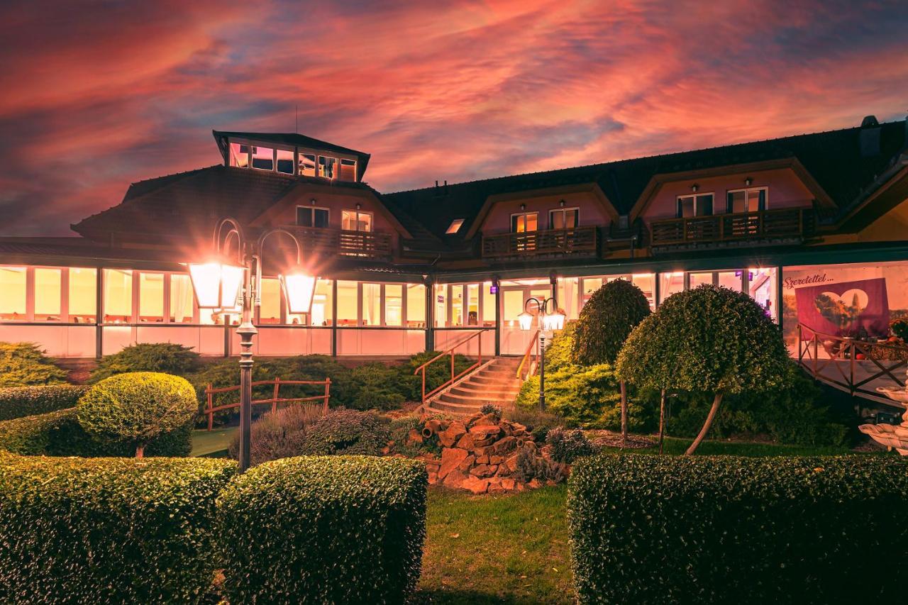 Martoni Resort & Restaurant Szigetszentmarton Exterior photo
