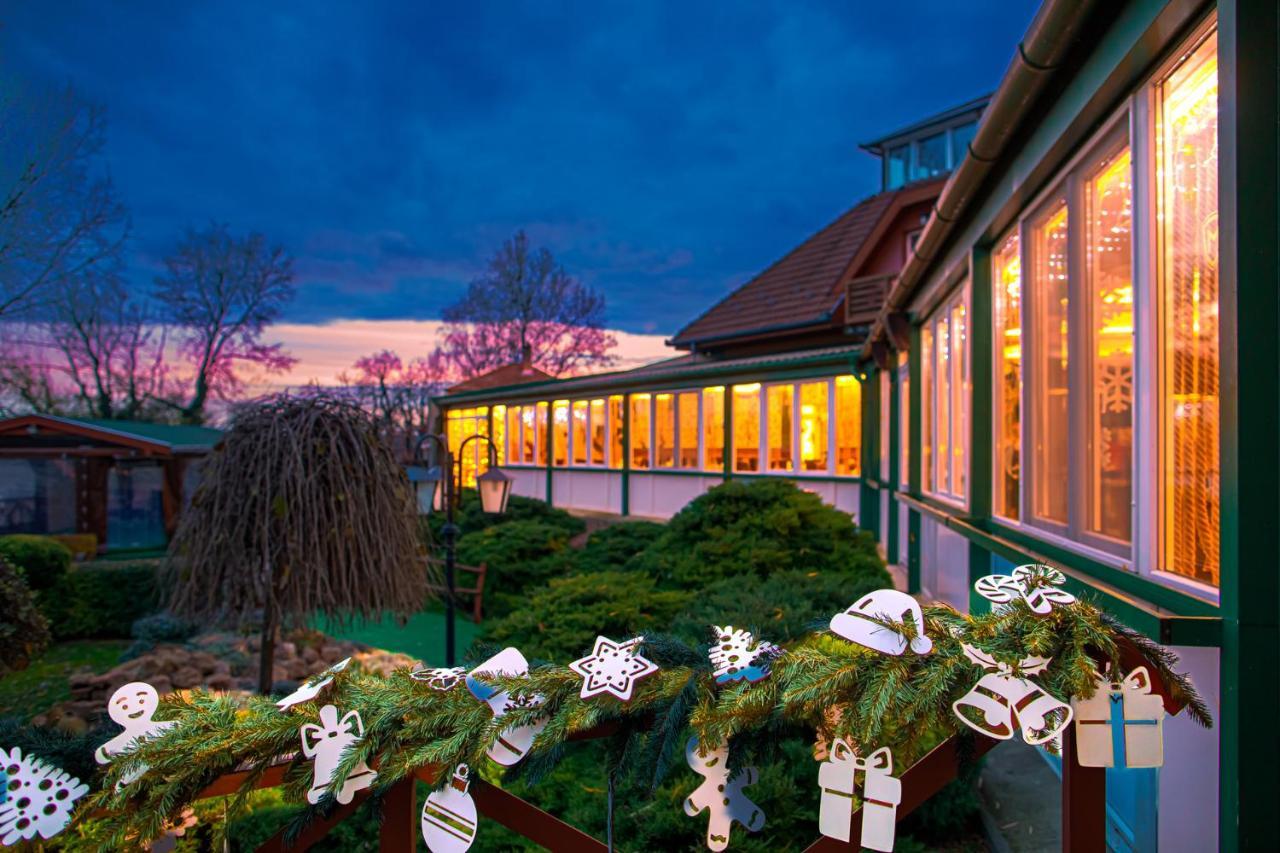 Martoni Resort & Restaurant Szigetszentmarton Exterior photo